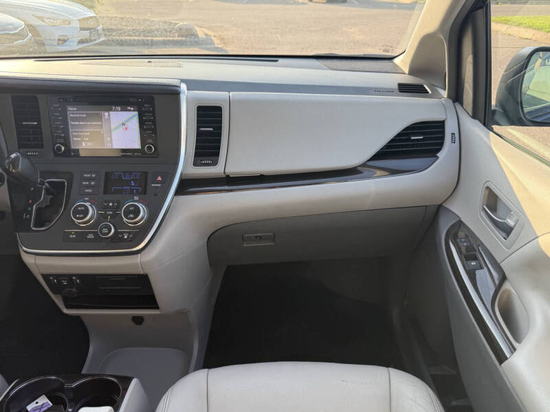 2019 Toyota Sienna XLE 7-Passenger Auto Access Seat