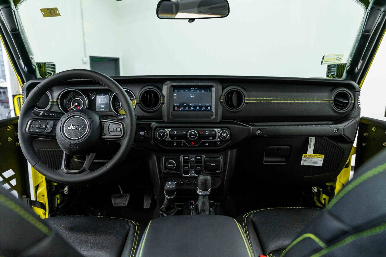 2023 JEEP Gladiator Pickup - $65,995