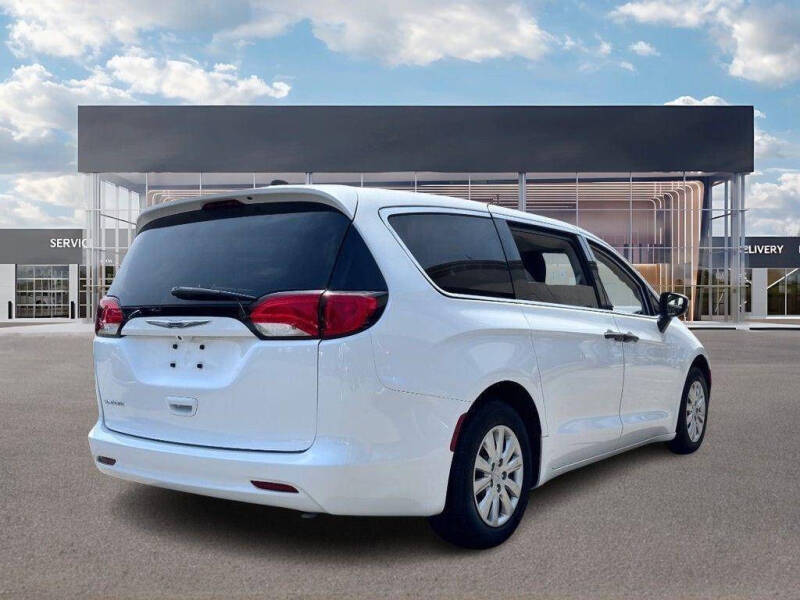 2020 Chrysler Voyager L