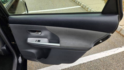 2013 Toyota Prius v Two