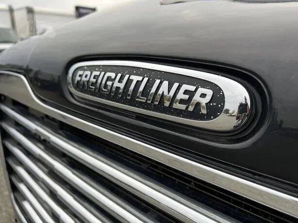 2009 Freightliner M2 106