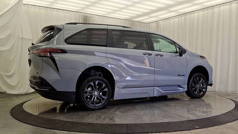2025 Toyota Sienna XSE 7-Passenger