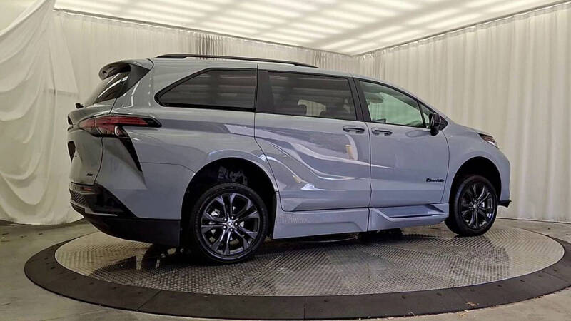 2025 Toyota Sienna XSE 7-Passenger