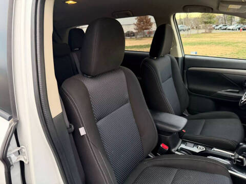 2017 Mitsubishi Outlander ES