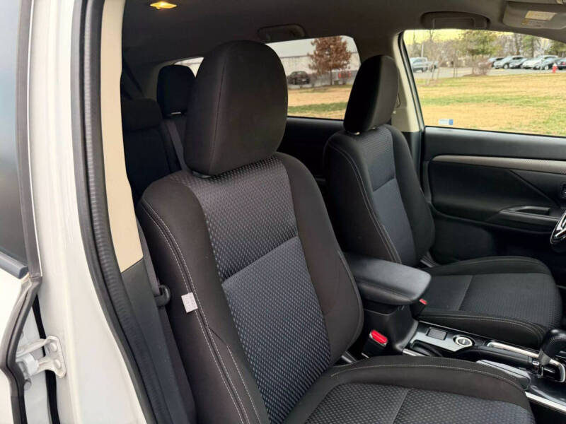 2017 Mitsubishi Outlander ES