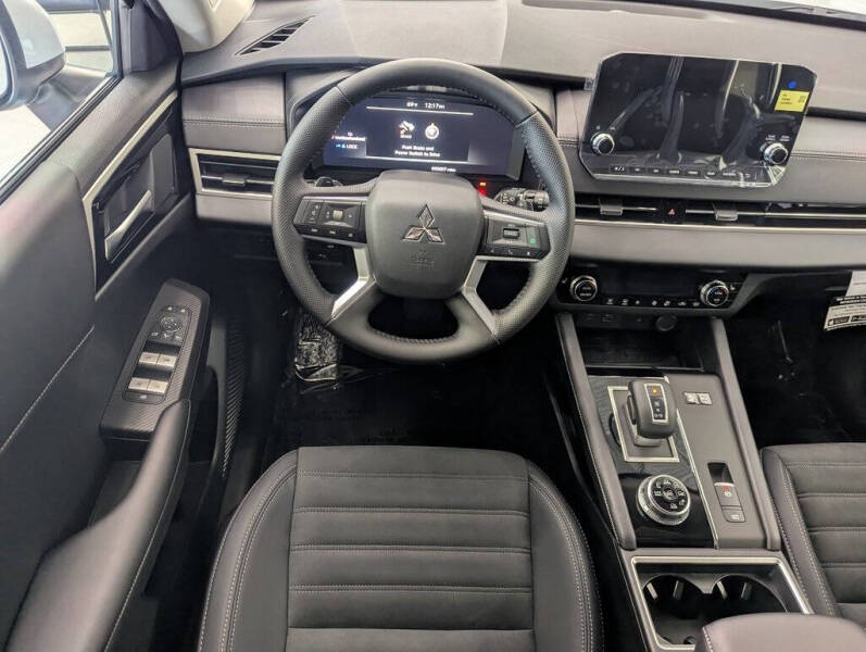 2025 Mitsubishi Outlander PHEV SE