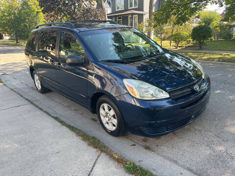 2004 Toyota Sienna for sale at RIVER AUTO SALES CORP in Maywood IL
