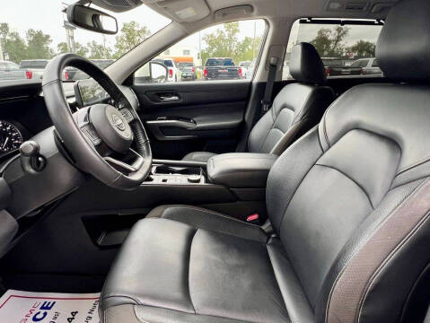 2022 Nissan Pathfinder SL