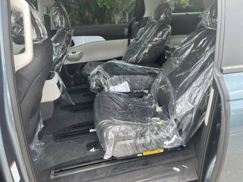 2024 Kia Carnival EX