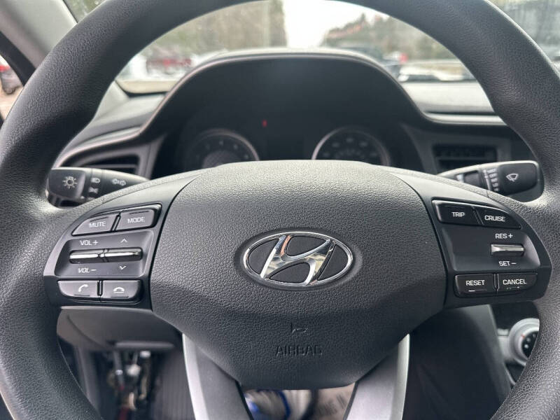 2019 Hyundai Elantra SE