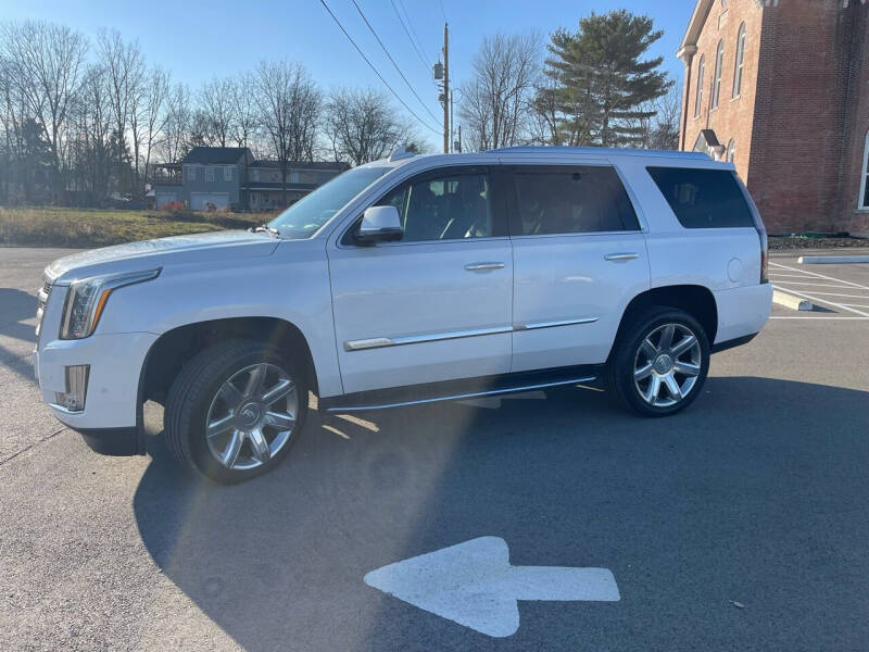 Used 2019 Cadillac Escalade Luxury with VIN 1GYS4BKJ7KR158455 for sale in Etna, OH