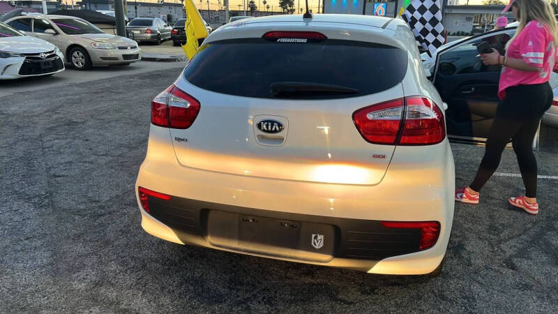2017 Kia Rio 5-Door LX