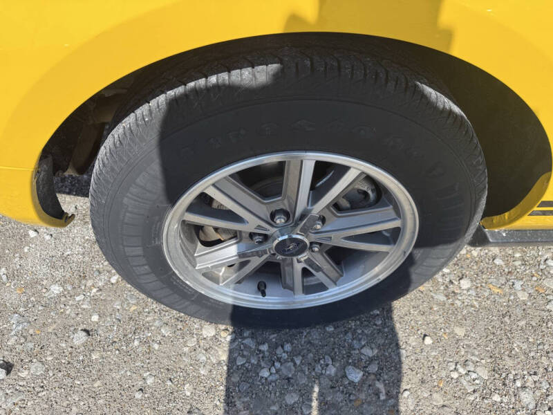 2005 Ford Mustang V6 Premium