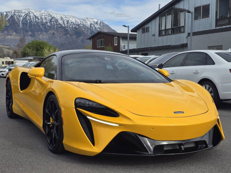 2023 McLaren Artura