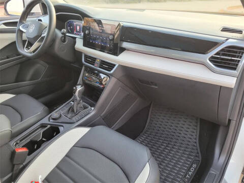 2025 Volkswagen Taos SEL 4Motion