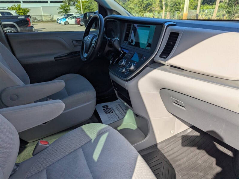 2017 Toyota Sienna L 7-Passenger