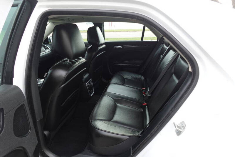 2023 Chrysler 300 Touring L