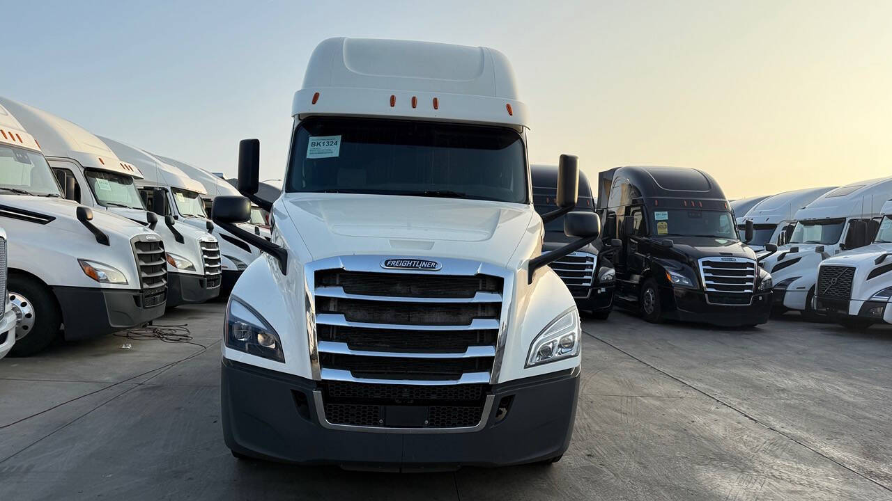 2019 Freightliner Cascadia for sale at KING TRUCK TRAILER SALES in Bakersfield, CA