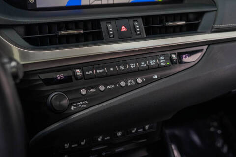 2020 Lexus ES 300h Ultra Luxury