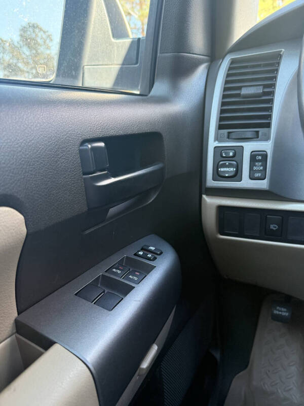 2011 Toyota Sequoia SR5