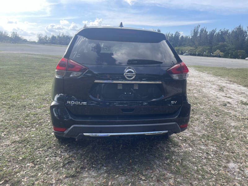 2017 Nissan Rogue SV