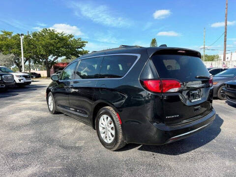 2017 Chrysler Pacifica Touring-L