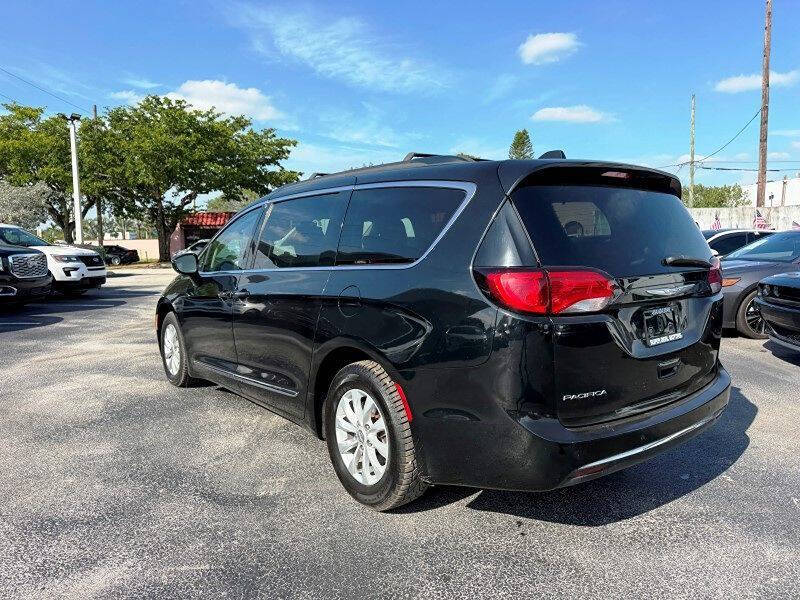 2017 Chrysler Pacifica Touring-L