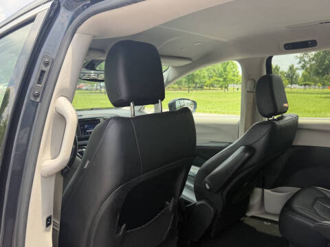 2020 Chrysler Pacifica Touring L