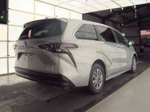 2024 Toyota Sienna LE 8-Passenger