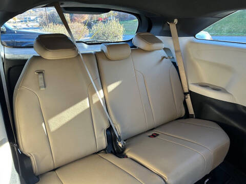 2022 Toyota Sienna XLE 8-Passenger