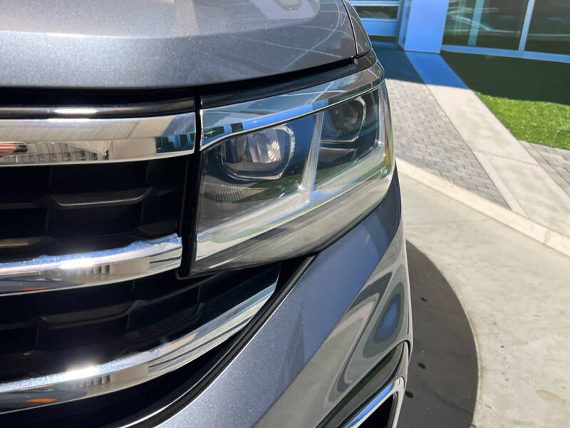 2020 Volkswagen Atlas Cross Sport V6 SEL R-Line 4Motion