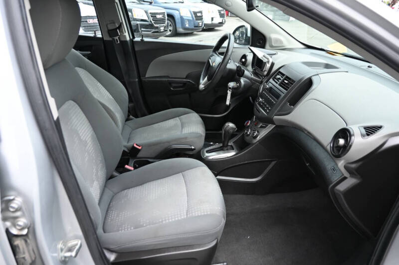2013 Chevrolet Sonic LS Auto
