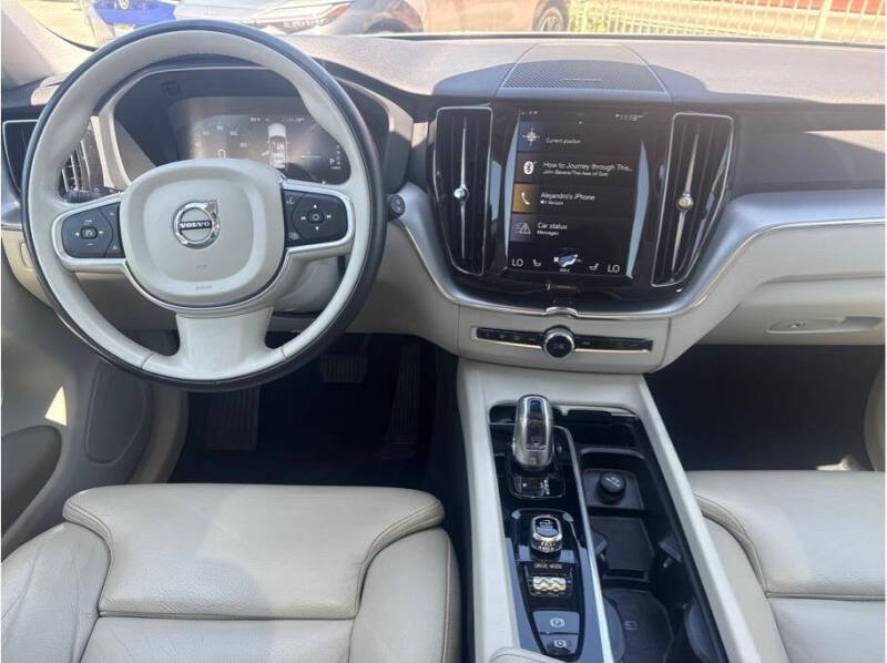 2019 Volvo XC60 T8 eAWD Momentum