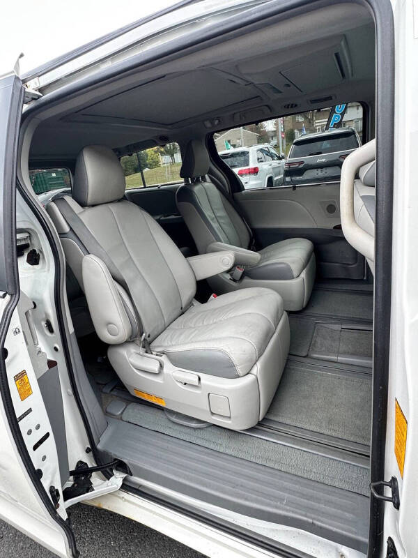 2013 Toyota Sienna Limited 7-Passenger