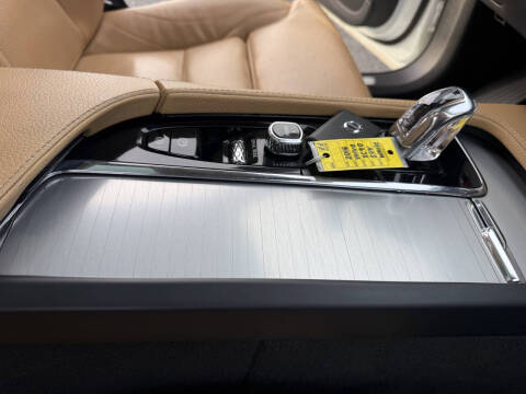 2016 Volvo XC90 T8 eAWD Momentum