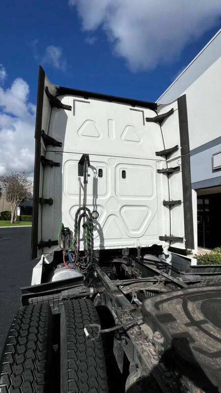 2020 Freightliner Cascadia