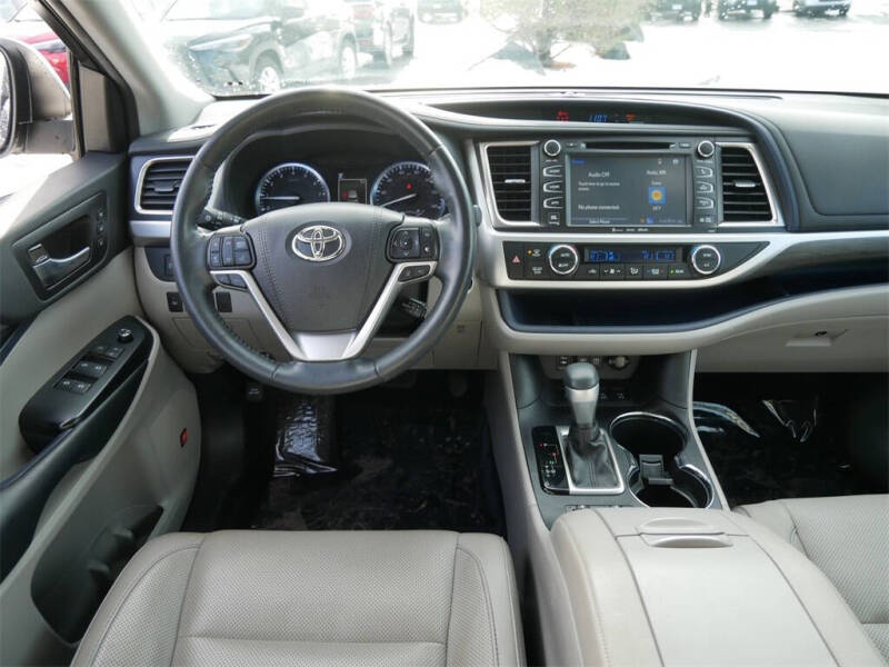 2019 Toyota Highlander Limited Platinum