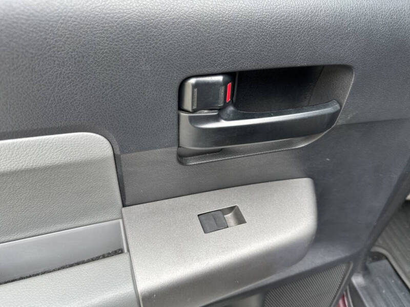 2016 Toyota Sequoia SR5