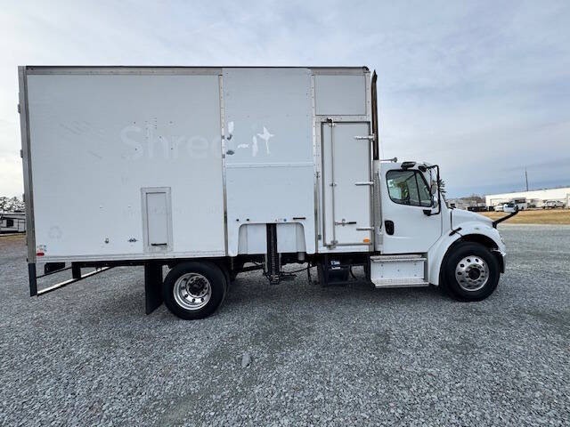 2018 Freightliner M2 106