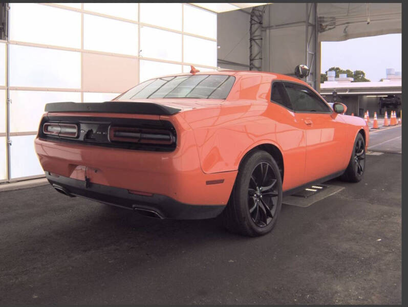 2018 Dodge Challenger SXT Plus