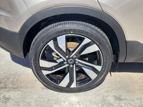 2024 Volvo XC40 B5 Plus Bright Theme