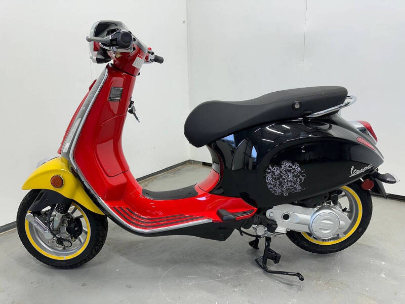 2023 Vespa Primavera 50 Mickey Mouse Edit