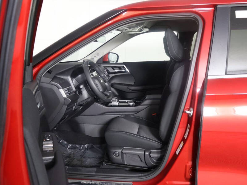 2025 Mitsubishi Outlander ES