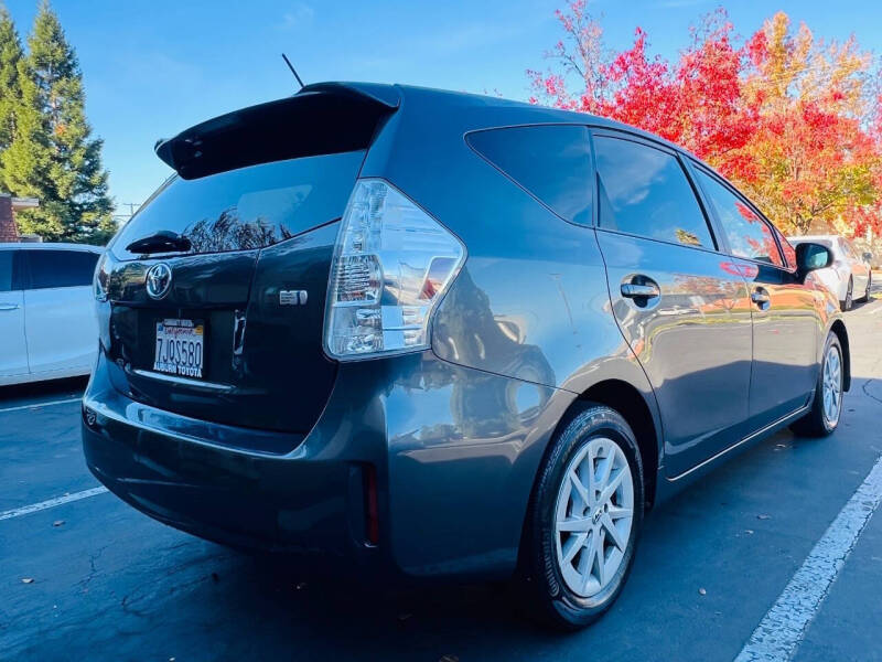 2014 Toyota Prius v Three
