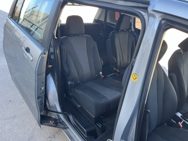 2013 Mazda MAZDA5 Sport