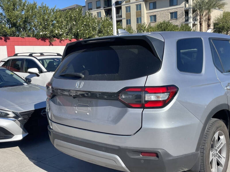 2024 Honda Pilot EX-L w/Rear Captain's Chairs