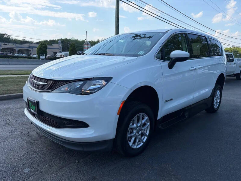 2022 Chrysler Voyager LX