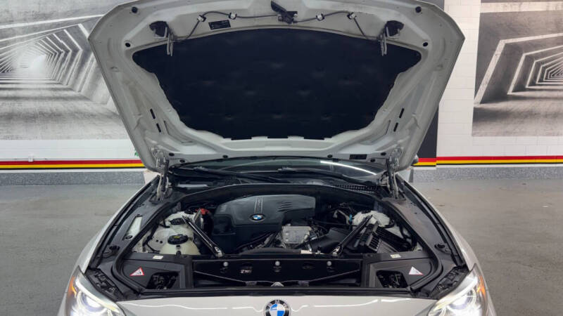 2016 BMW 5 Series 528i