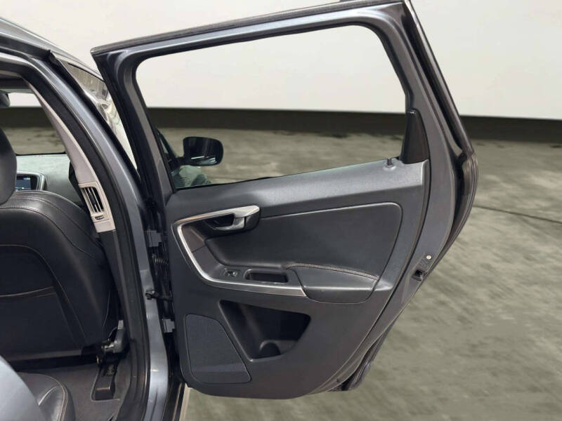 2017 Volvo XC60 T5 Dynamic