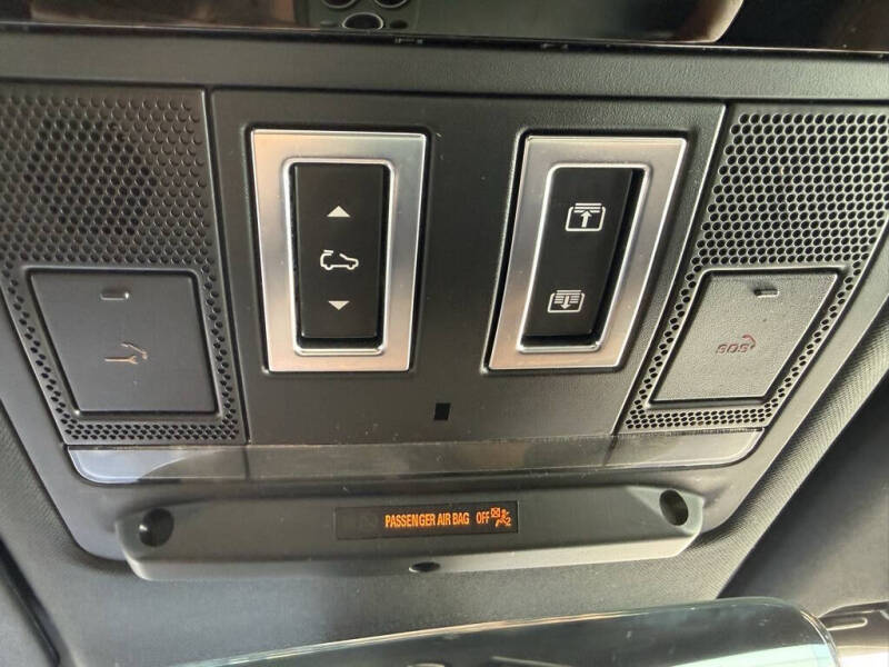 2023 Land Rover Defender 110 X-Dynamic SE